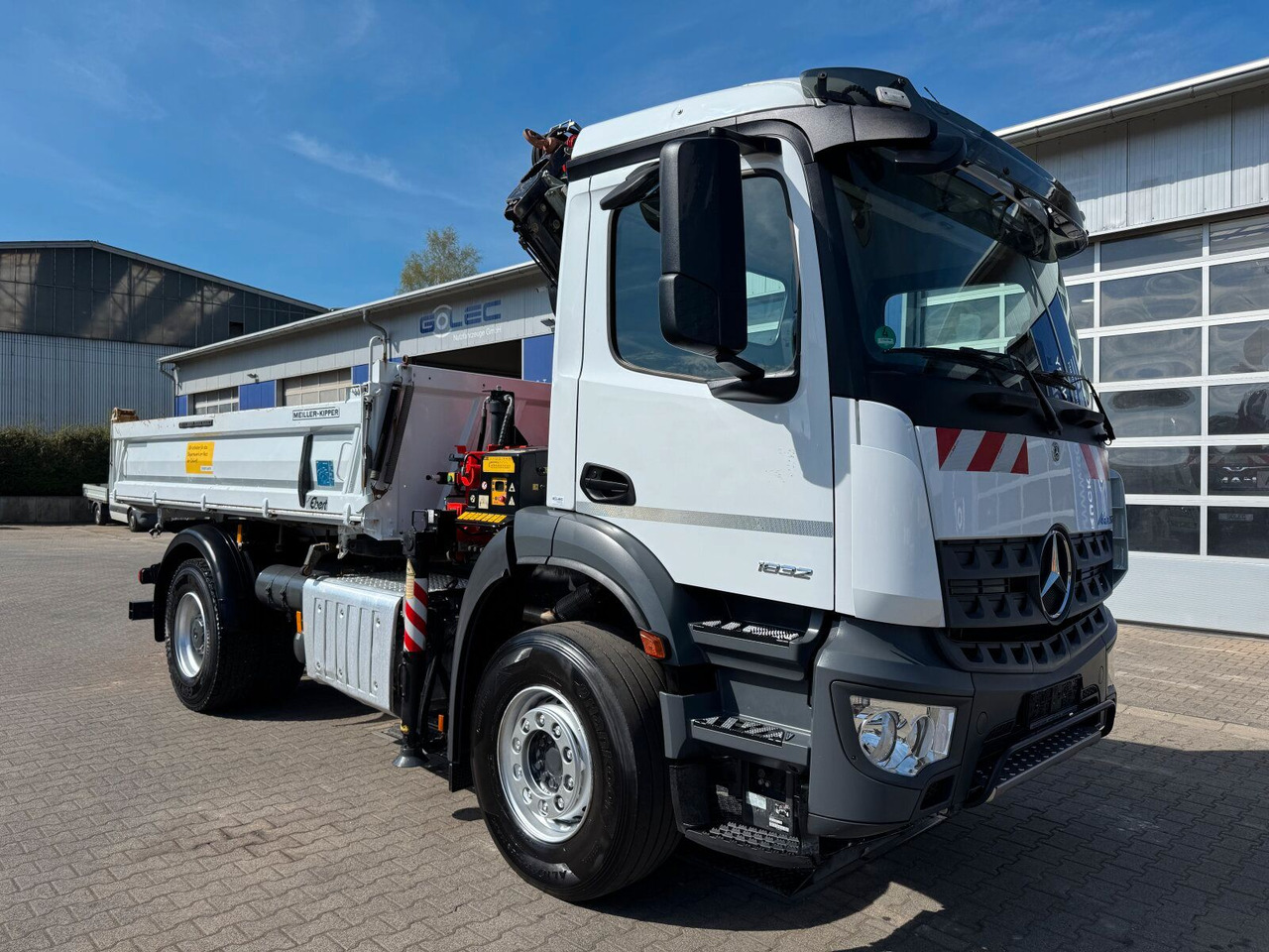 Mercedes-Benz AROCS 1832 4x2 Euro 6 Kipper Kran FASSI F120FB - Camião grua: foto 1 Mercedes-Benz AROCS 1832 4x2 Euro 6 Kipper Kran FASSI F120FB - Camião grua: foto 1
