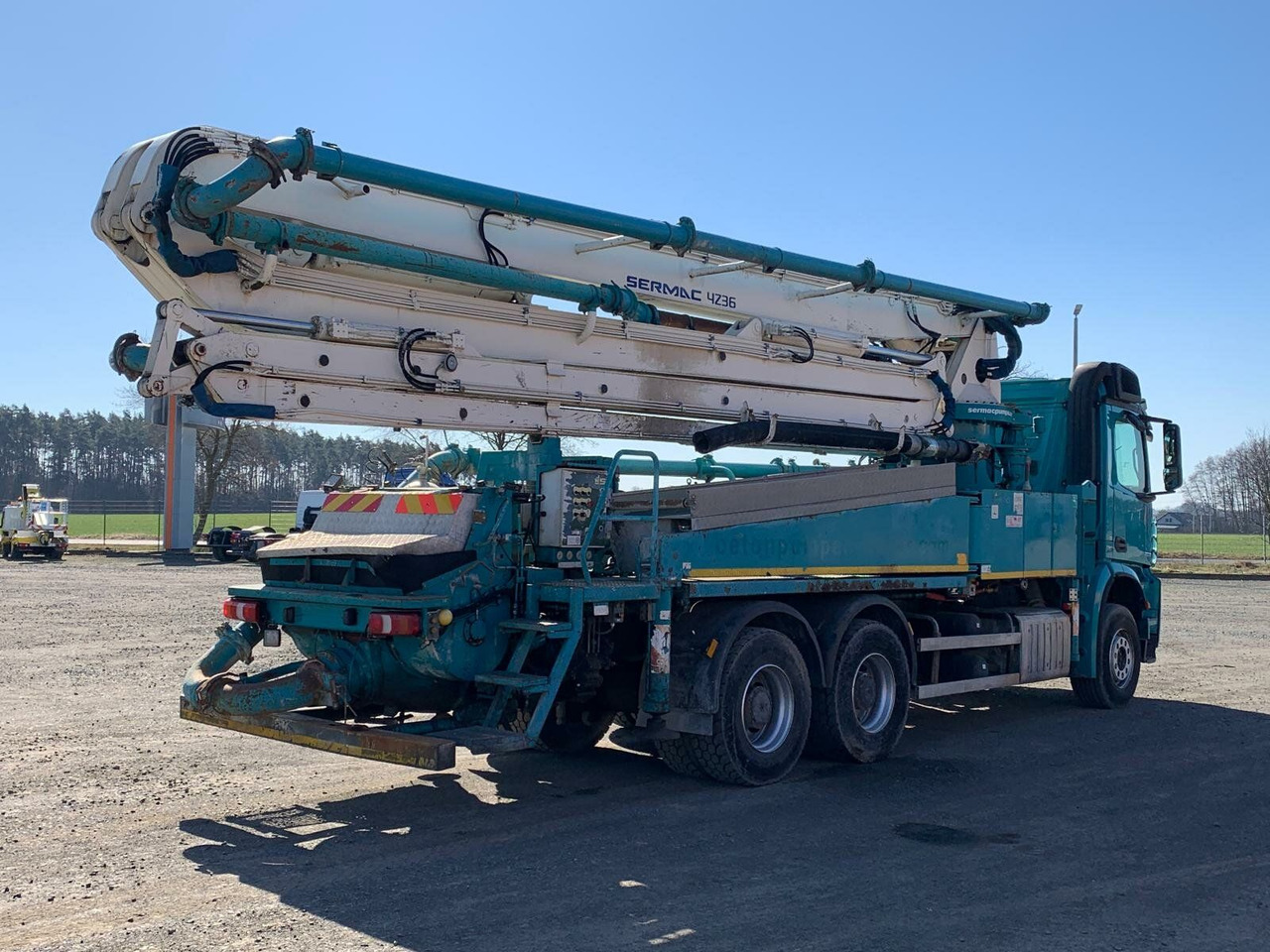 Mercedes-Benz AROCS 2636 6x4 Euro 6 Betonpumpe SERMAC 4Z36 - Autobomba de betão: foto 5 Mercedes-Benz AROCS 2636 6x4 Euro 6 Betonpumpe SERMAC 4Z36 - Autobomba de betão: foto 5