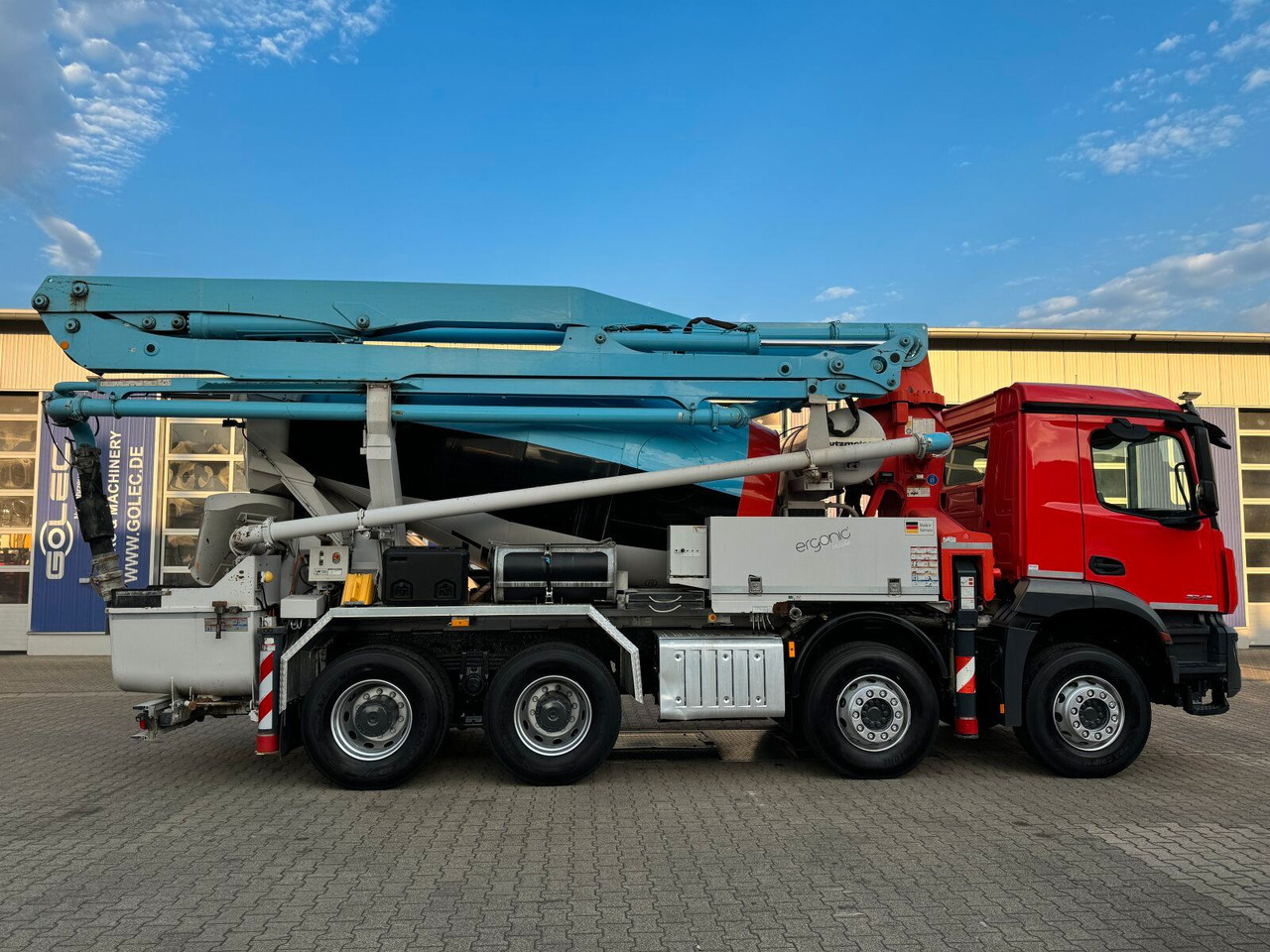 Mercedes-Benz AROCS 3243 8x4 Euro 6 Pumi Putzmeister TMM 24-3 - Autobomba de betão: foto 4 Mercedes-Benz AROCS 3243 8x4 Euro 6 Pumi Putzmeister TMM 24-3 - Autobomba de betão: foto 4