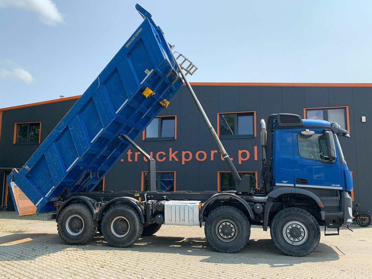 Mercedes-Benz AROCS 4145 8x8 EURO6 Muldenkipper TOP! - Camião basculante: foto 4 Mercedes-Benz AROCS 4145 8x8 EURO6 Muldenkipper TOP! - Camião basculante: foto 4