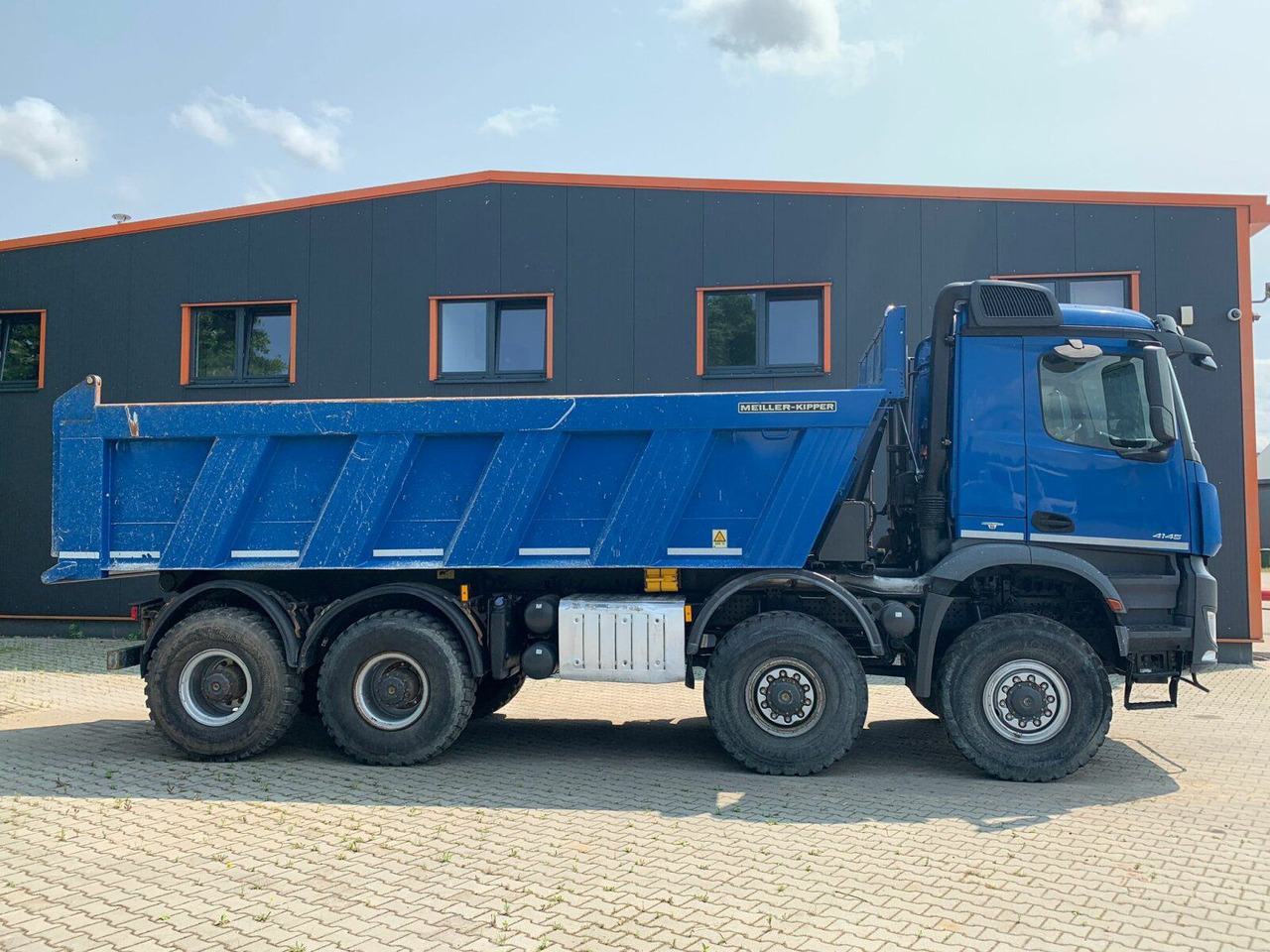 Mercedes-Benz AROCS 4145 8x8 EURO6 Muldenkipper TOP! - Camião basculante: foto 3 Mercedes-Benz AROCS 4145 8x8 EURO6 Muldenkipper TOP! - Camião basculante: foto 3