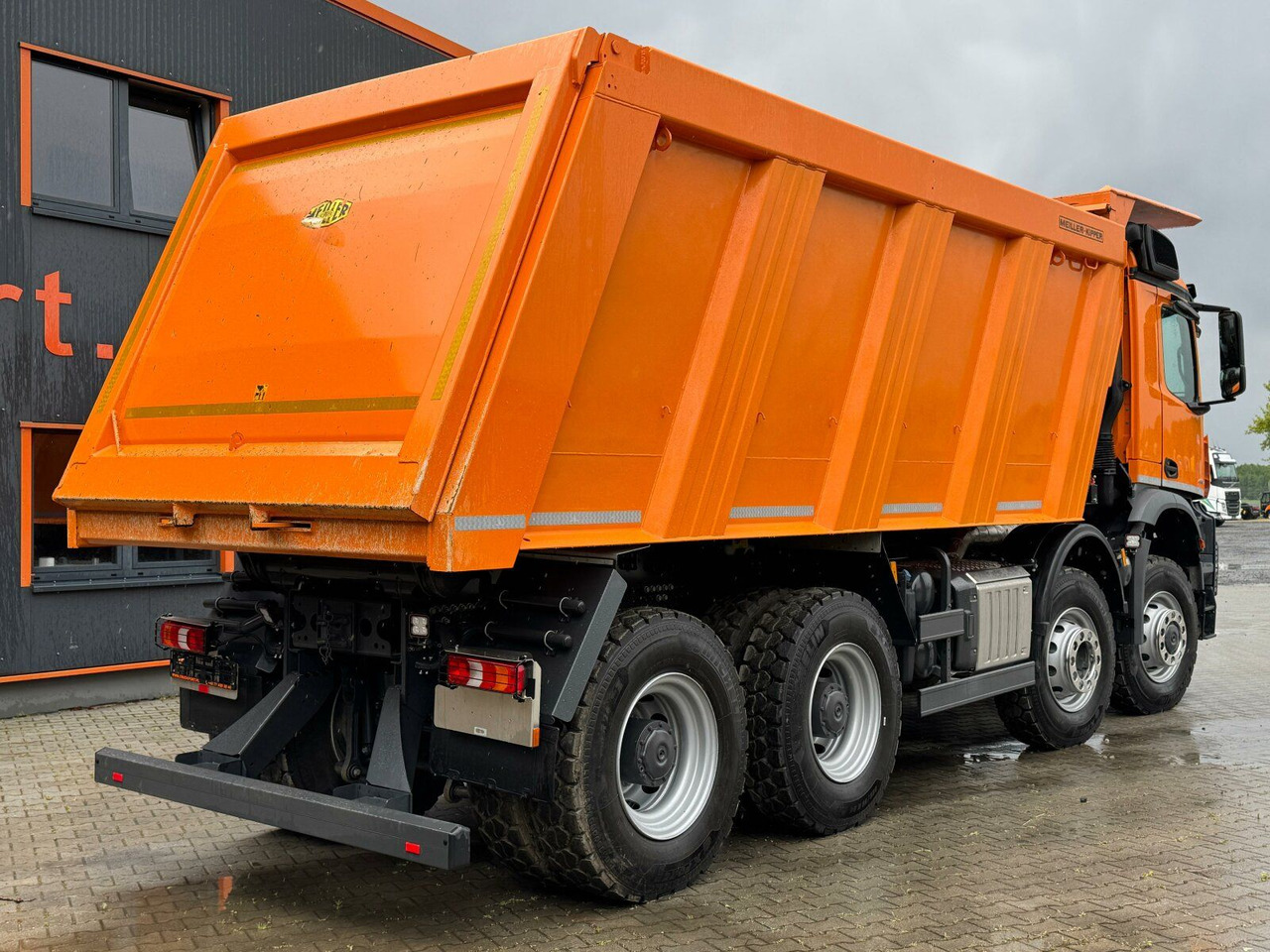 Mercedes-Benz AROCS 4851 8x6 Euro 6 Gesteinkipper MEILLER - Camião basculante: foto 3 Mercedes-Benz AROCS 4851 8x6 Euro 6 Gesteinkipper MEILLER - Camião basculante: foto 3
