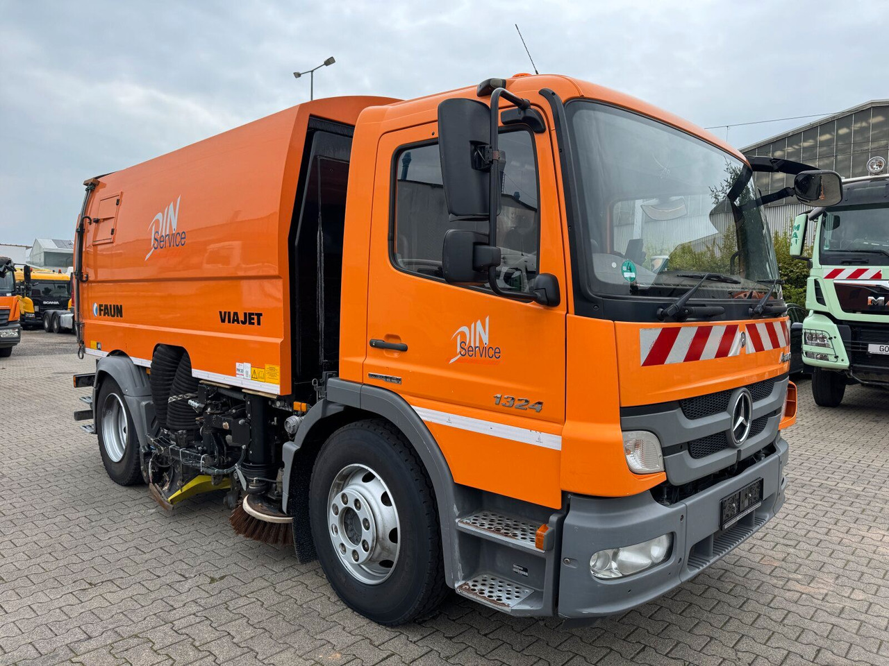 Mercedes-Benz ATEGO 1324 4x2 Kehrmaschine FAUN Viajet 6R/H - Varredora urbana: foto 1 Mercedes-Benz ATEGO 1324 4x2 Kehrmaschine FAUN Viajet 6R/H - Varredora urbana: foto 1