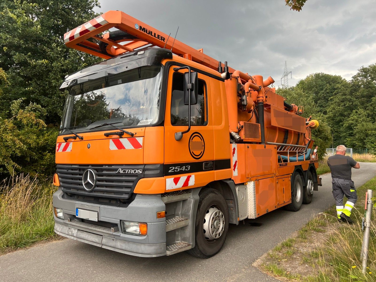 Mercedes-Benz Actros 2543 6x2 Kanalreiniger MÜLLER 12.000 L - Caminhão limpa fossa: foto 1 Mercedes-Benz Actros 2543 6x2 Kanalreiniger MÜLLER 12.000 L - Caminhão limpa fossa: foto 1