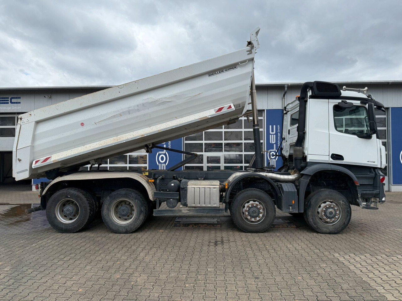 Mercedes-Benz Arocs 4145 8x8 Muldenkipper MEILLER - Camião multibenne: foto 4 Mercedes-Benz Arocs 4145 8x8 Muldenkipper MEILLER - Camião multibenne: foto 4