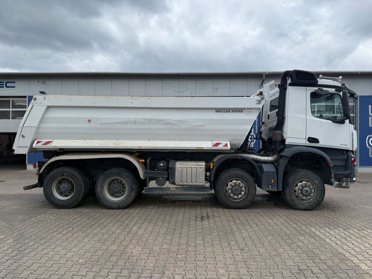 Mercedes-Benz Arocs 4145 8x8 Muldenkipper MEILLER - Camião multibenne: foto 3 Mercedes-Benz Arocs 4145 8x8 Muldenkipper MEILLER - Camião multibenne: foto 3