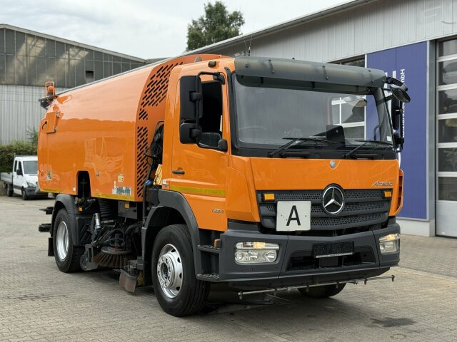 Mercedes-Benz Atego 1324 4x2 Kehrmaschine Schmidt SKF S7B 7 m³ - Varredora urbana: foto 1 Mercedes-Benz Atego 1324 4x2 Kehrmaschine Schmidt SKF S7B 7 m³ - Varredora urbana: foto 1