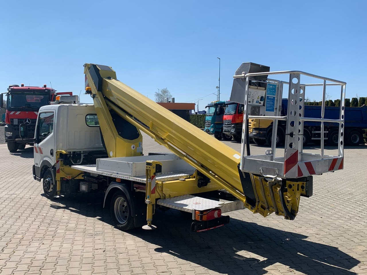 Nissan Cabstar 4x2 Ruthmann Steiger TB 270 - Caminhão com plataforma aérea: foto 4 Nissan Cabstar 4x2 Ruthmann Steiger TB 270 - Caminhão com plataforma aérea: foto 4