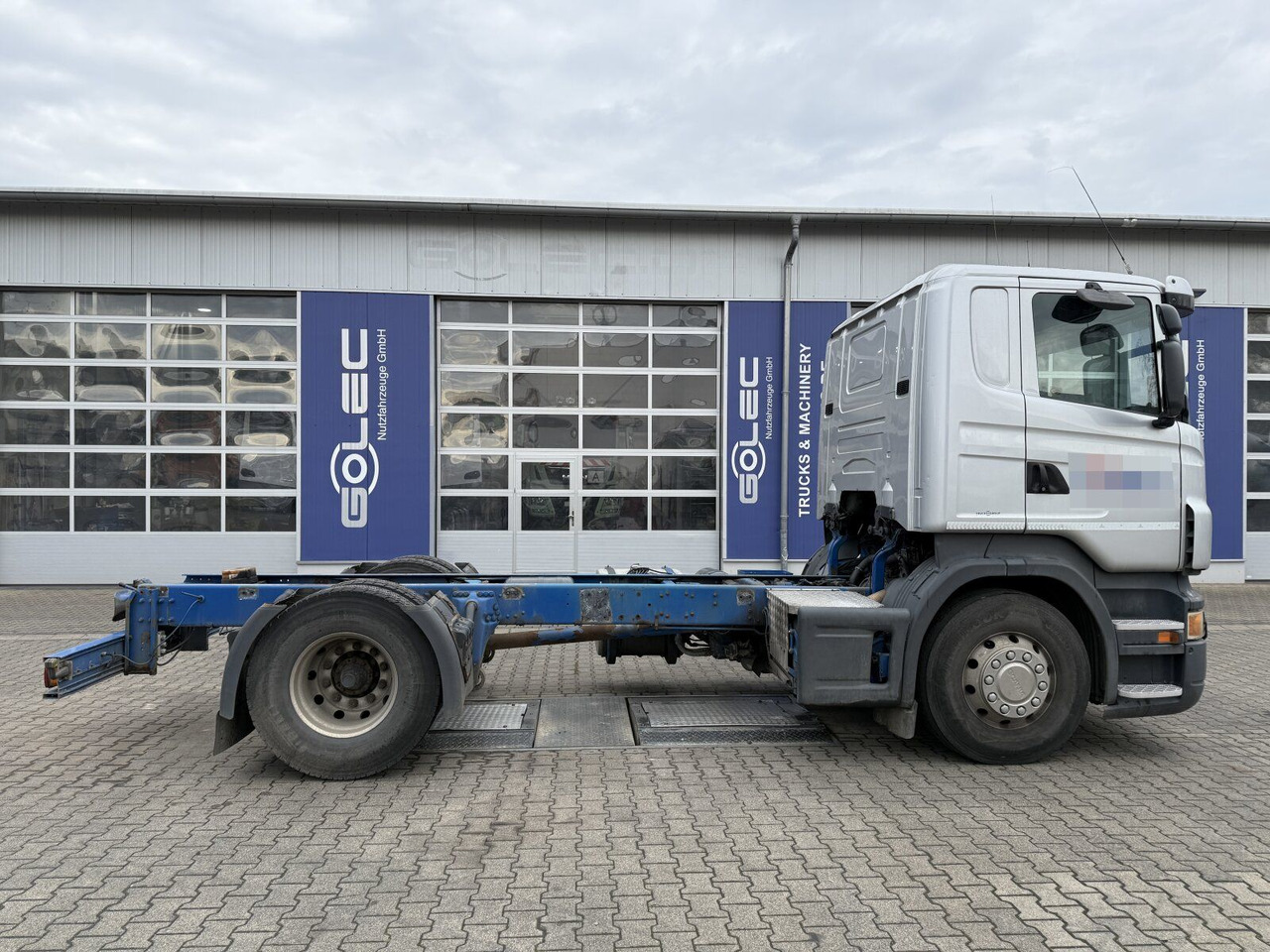 Scania R 420 Tankwagen ADR Fahrgestell Retarder Volluft - Camião chassi: foto 2 Scania R 420 Tankwagen ADR Fahrgestell Retarder Volluft - Camião chassi: foto 2