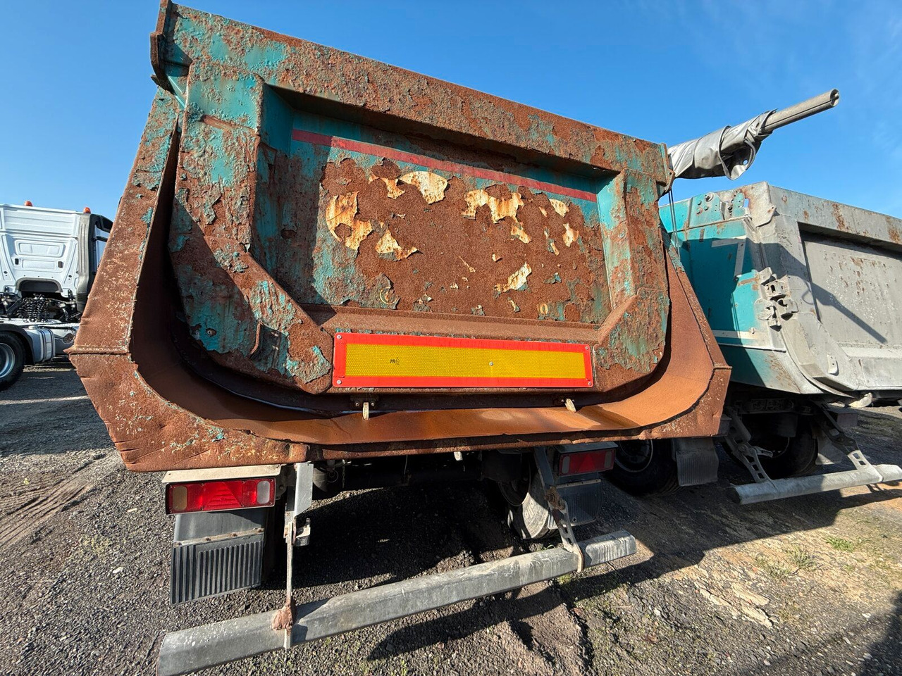 Schmitz Cargobull Sattelanhänger Kipphydraulik 3 ACHS - Semi-reboque basculante: foto 4 Schmitz Cargobull Sattelanhänger Kipphydraulik 3 ACHS - Semi-reboque basculante: foto 4