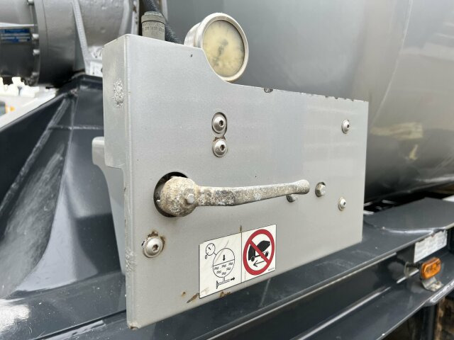 Schwing Stetter Betonmischer Auflieger 10 m³ - Semi-reboque betoneira: foto 4 Schwing Stetter Betonmischer Auflieger 10 m³ - Semi-reboque betoneira: foto 4