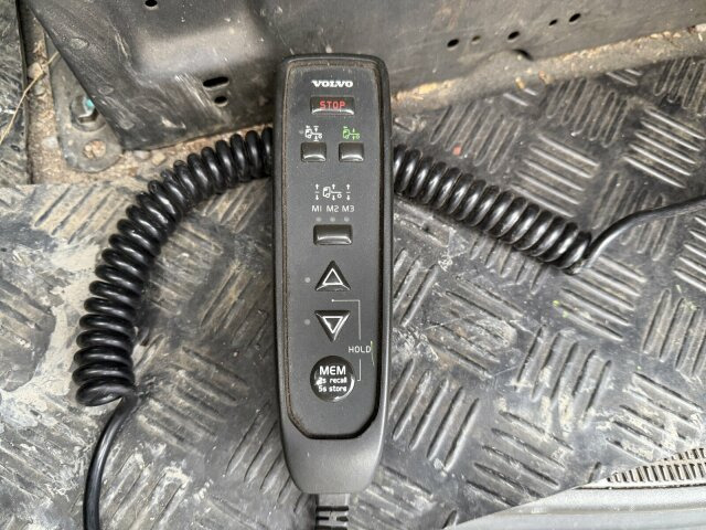 Volvo FH 510 8x4 Holztransporter Kran PENZ *Anhänger - Camião de transporte de madeira, Camião grua: foto 4 Volvo FH 510 8x4 Holztransporter Kran PENZ *Anhänger - Camião de transporte de madeira, Camião grua: foto 4