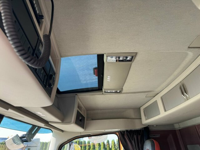 Volvo FH16 750 8X4 Holztransport Alukar TOP! - Camião de transporte de madeira: foto 4 Volvo FH16 750 8X4 Holztransport Alukar TOP! - Camião de transporte de madeira: foto 4