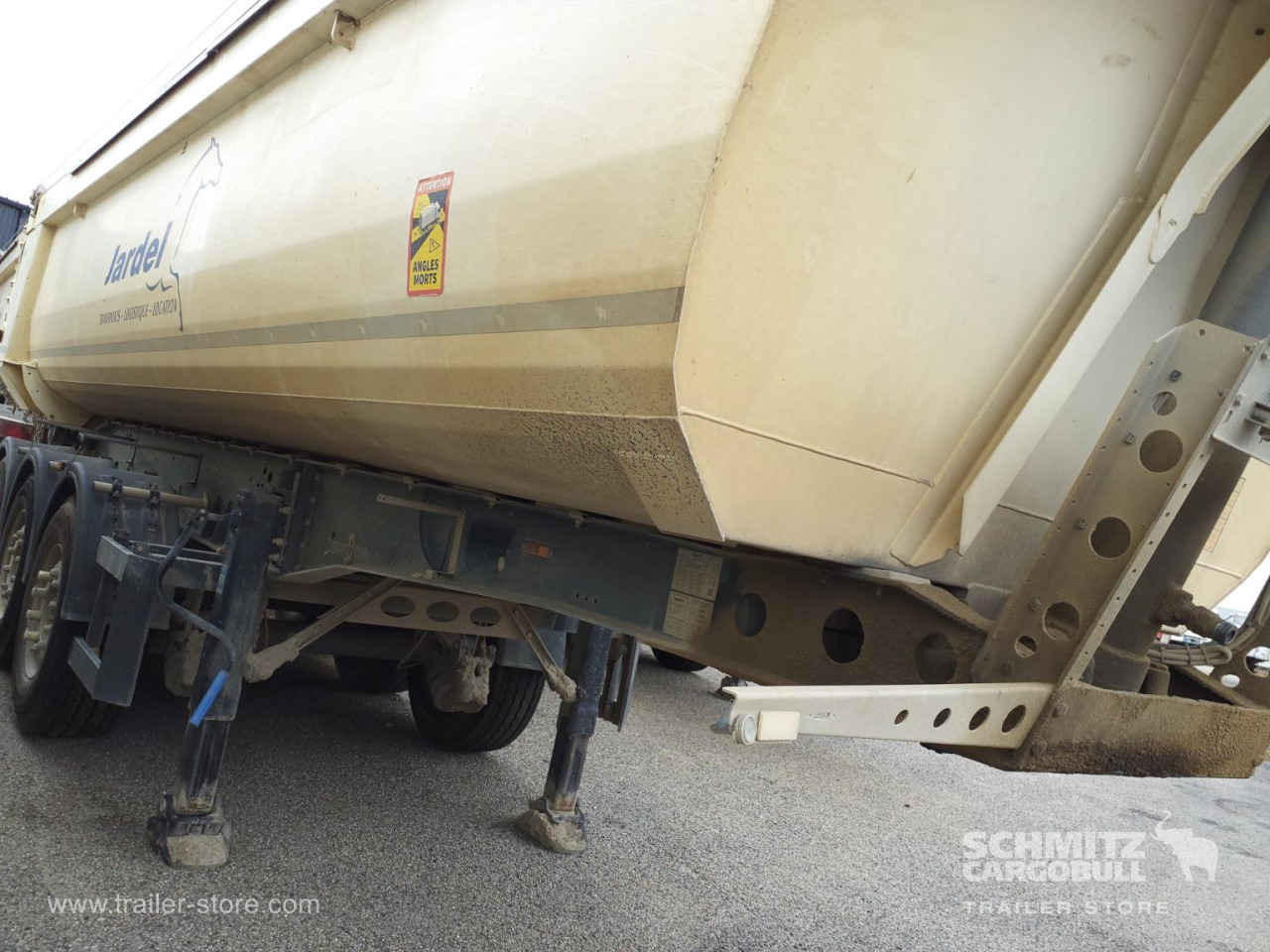 SCHMITZ Tipper Steel half pipe body 26m³ - Semi-reboque basculante: foto 1 SCHMITZ Tipper Steel half pipe body 26m³ - Semi-reboque basculante: foto 1