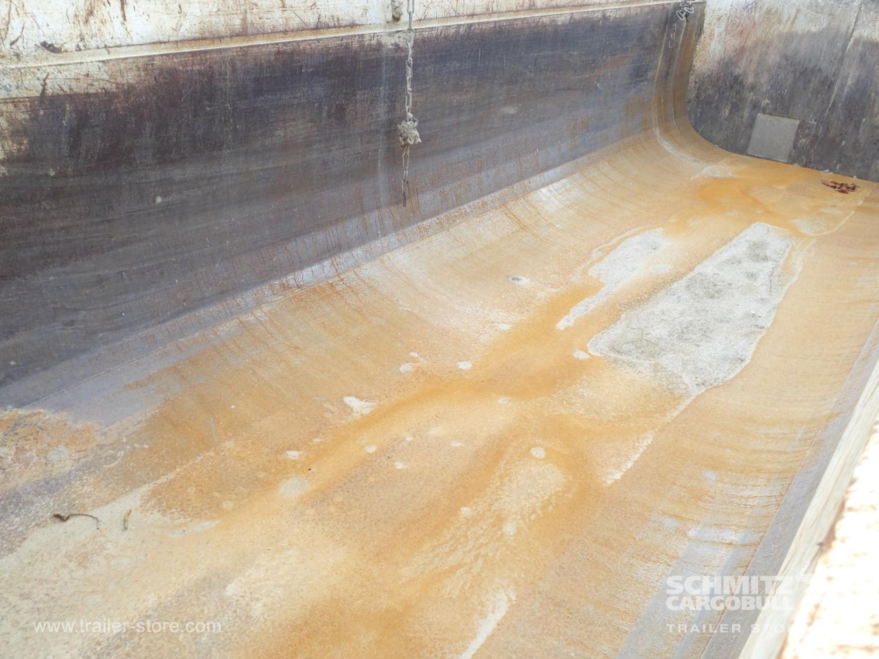 SCHMITZ Tipper Steel half pipe body 26m³ - Semi-reboque basculante: foto 2 SCHMITZ Tipper Steel half pipe body 26m³ - Semi-reboque basculante: foto 2