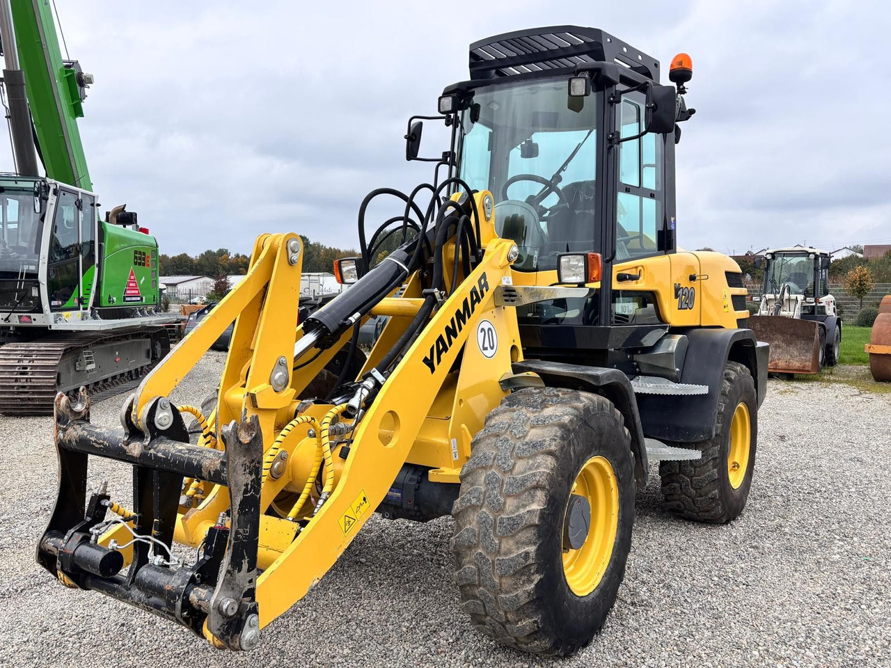 Yanmar V 120 - Pá carregadora de rodas: foto 1 Yanmar V 120 - Pá carregadora de rodas: foto 1