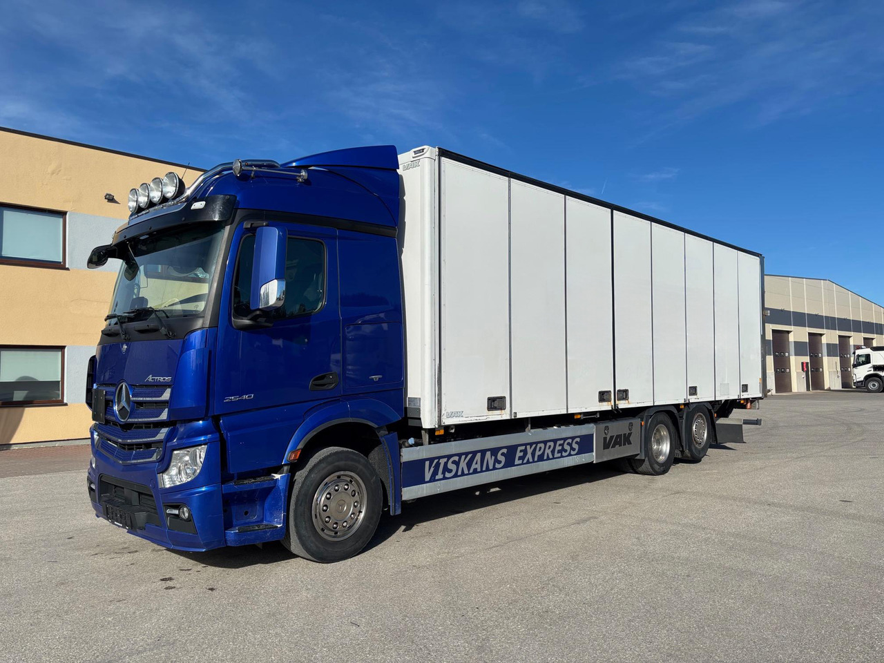 MERCEDES-BENZ ACTROS 2540 - Camião furgão: foto 2 MERCEDES-BENZ ACTROS 2540 - Camião furgão: foto 2