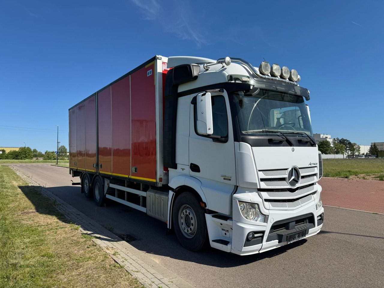 MERCEDES-BENZ ACTROS 2542 - Camião furgão: foto 1 MERCEDES-BENZ ACTROS 2542 - Camião furgão: foto 1