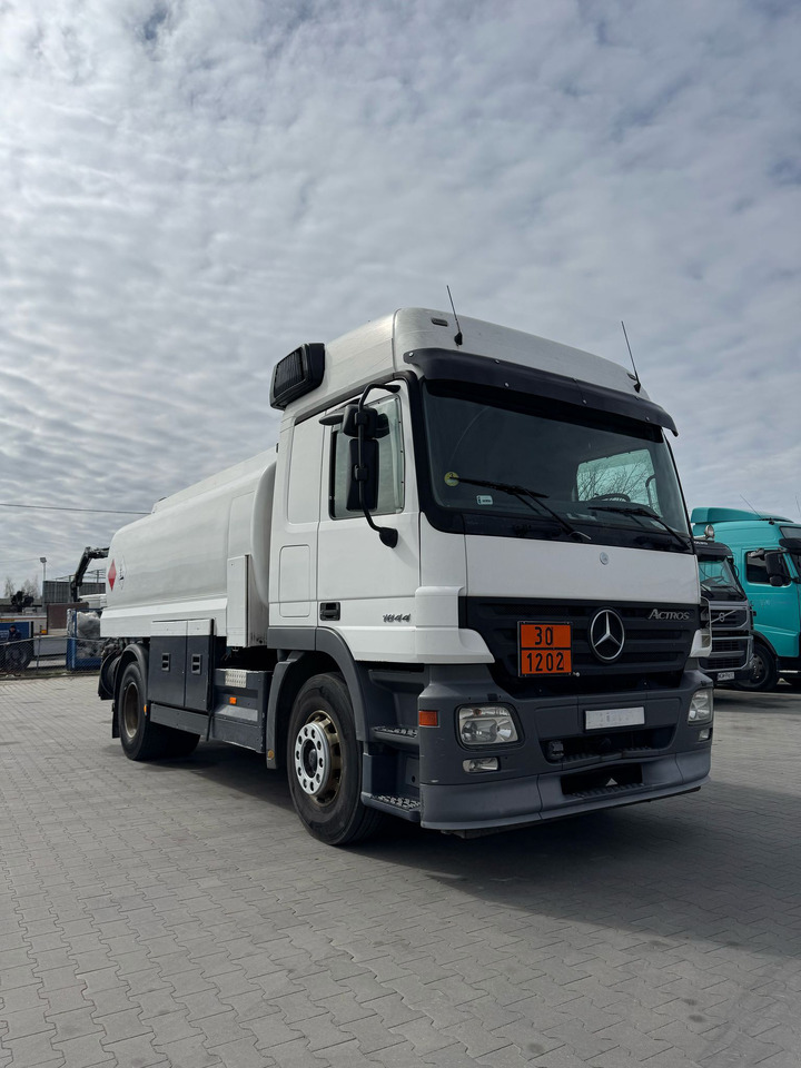 MERCEDES-BENZ Actros 1844 - Caminhão tanque: foto 1 MERCEDES-BENZ Actros 1844 - Caminhão tanque: foto 1