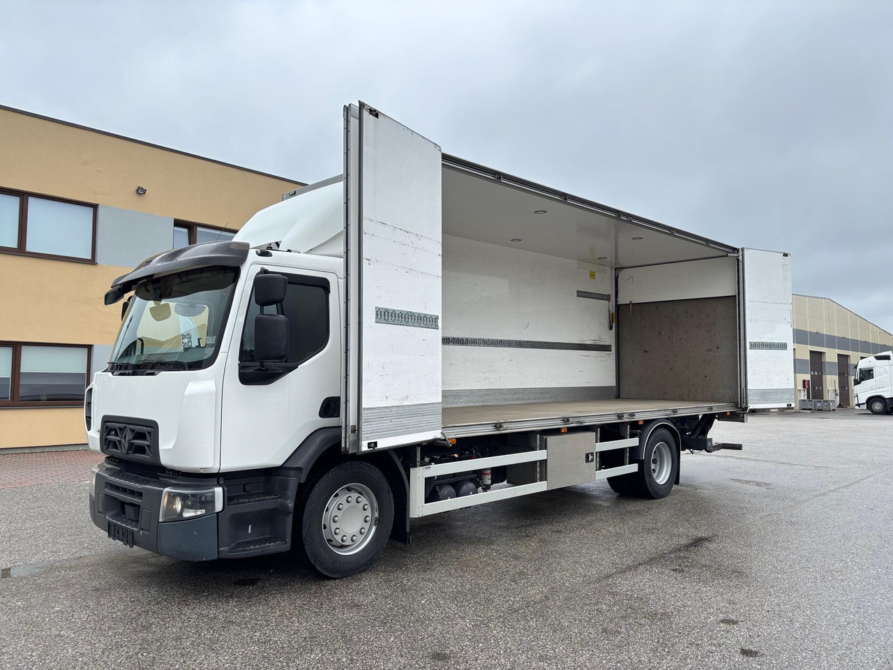 RENAULT D WIDE 320 - Camião furgão: foto 4 RENAULT D WIDE 320 - Camião furgão: foto 4