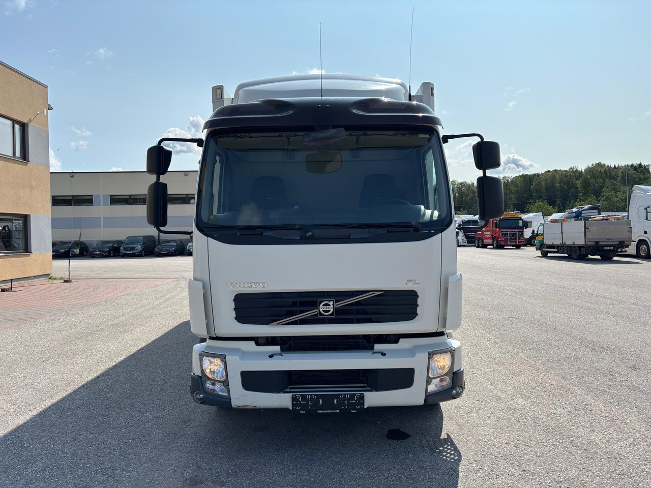 VOLVO FL240 - Camião frigorífico: foto 2 VOLVO FL240 - Camião frigorífico: foto 2