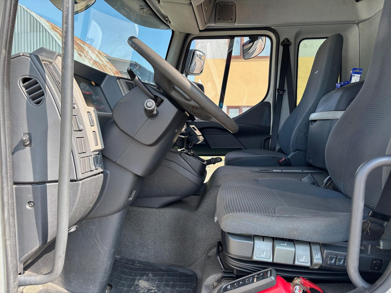 Camião frigorífico VOLVO FL240: foto 13