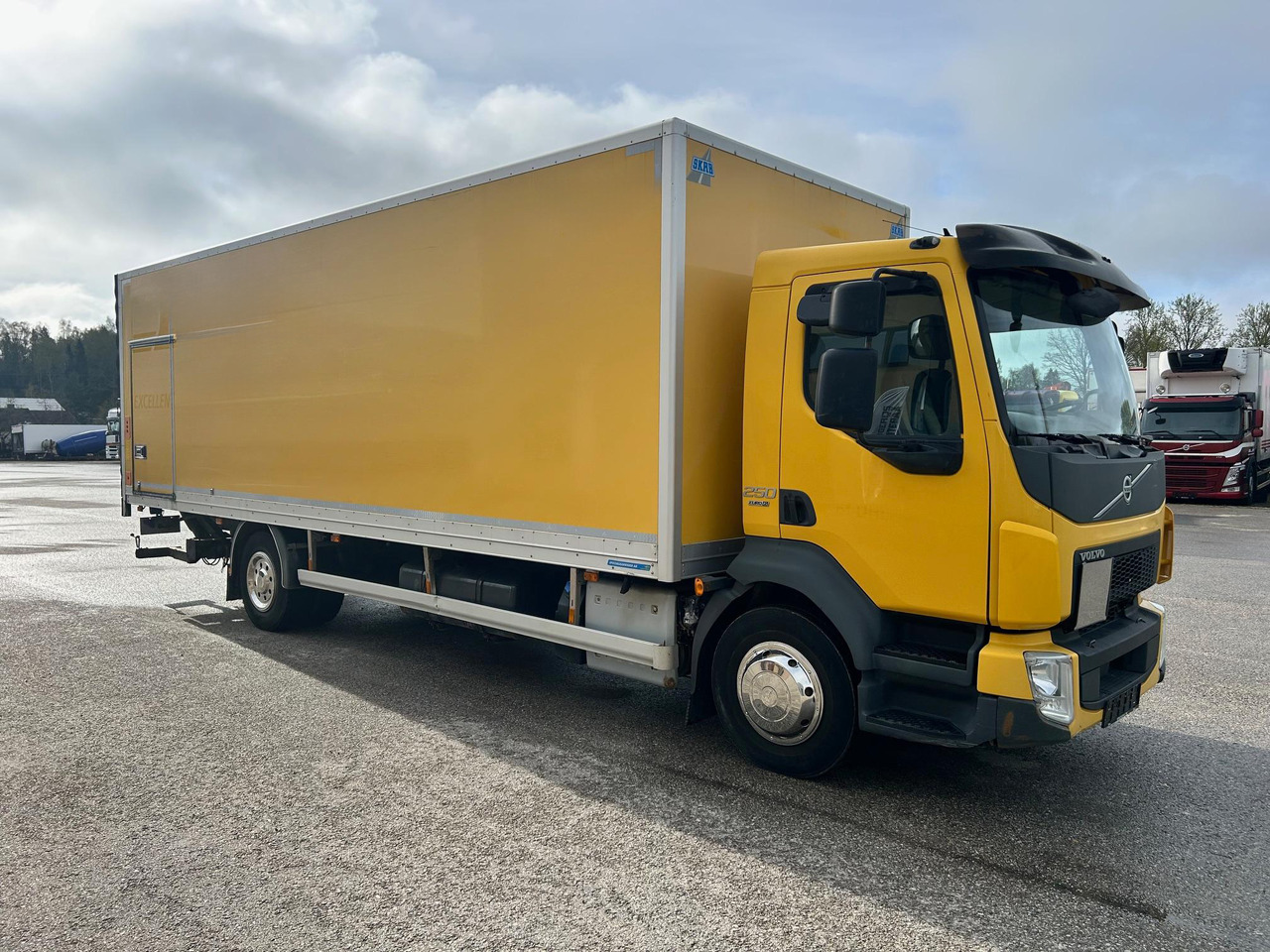 VOLVO FL250 - Camião furgão: foto 1 VOLVO FL250 - Camião furgão: foto 1