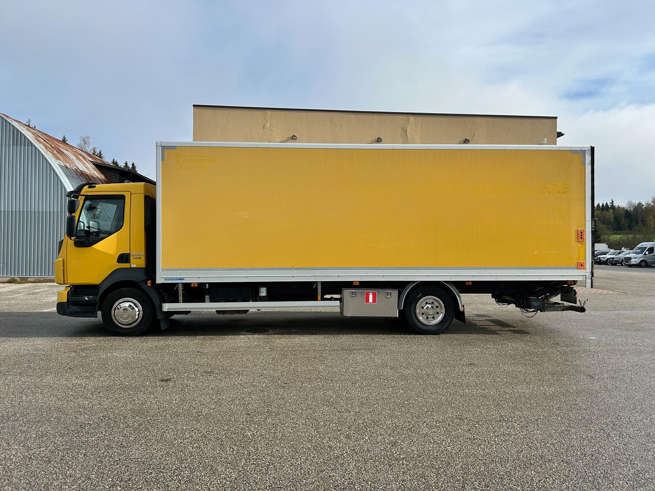 VOLVO FL250 - Camião furgão: foto 2 VOLVO FL250 - Camião furgão: foto 2
