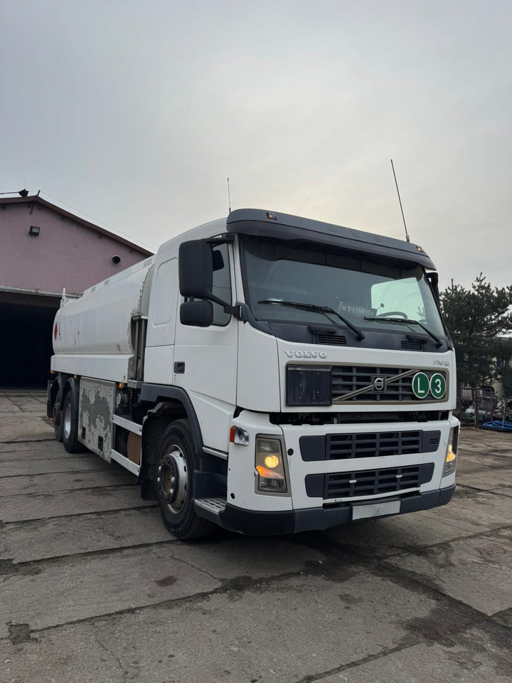 VOLVO FM12.380 - Caminhão tanque: foto 1 VOLVO FM12.380 - Caminhão tanque: foto 1