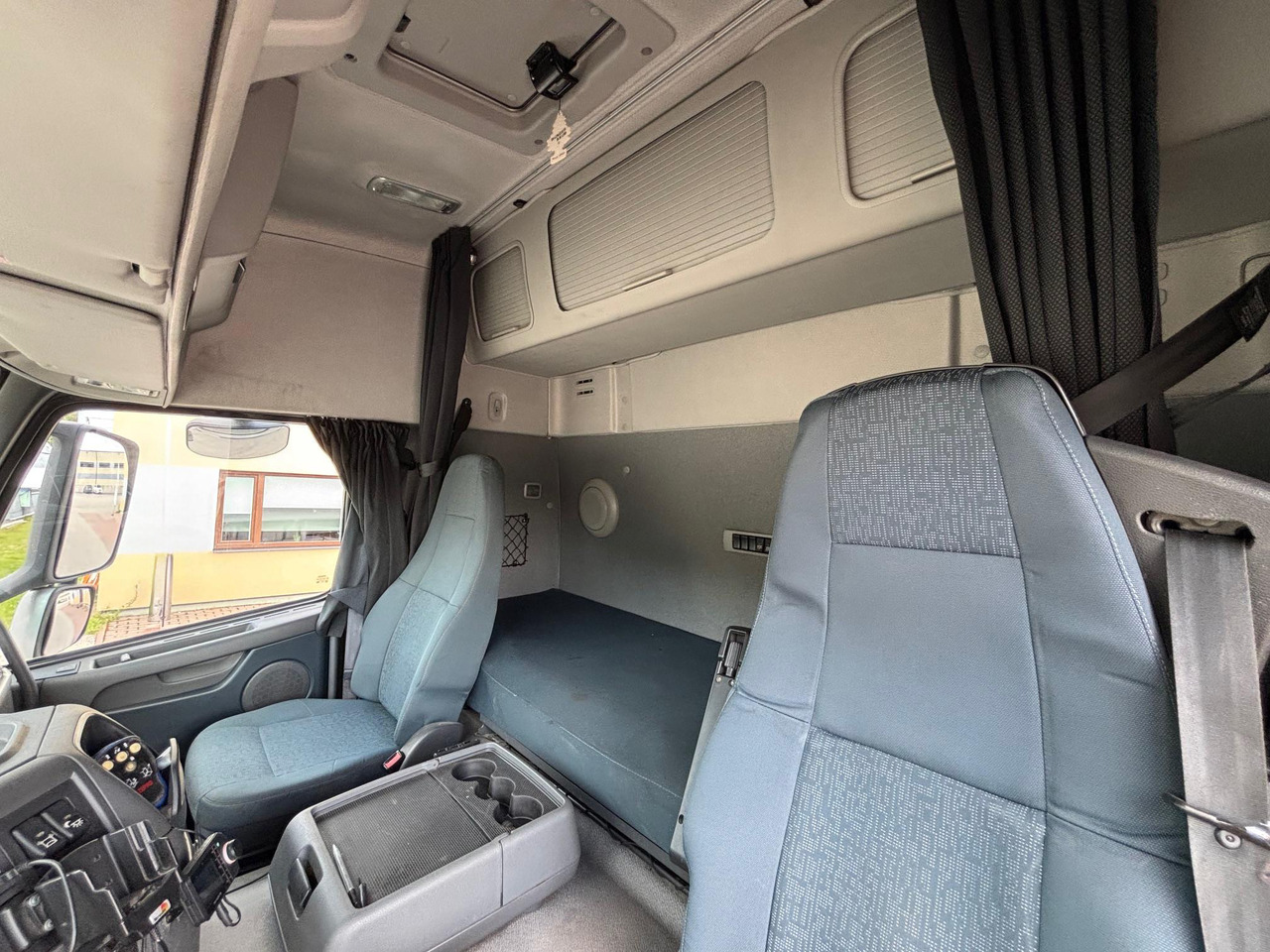 Camião furgão VOLVO FM330: foto 9 Camião furgão VOLVO FM330: foto 9