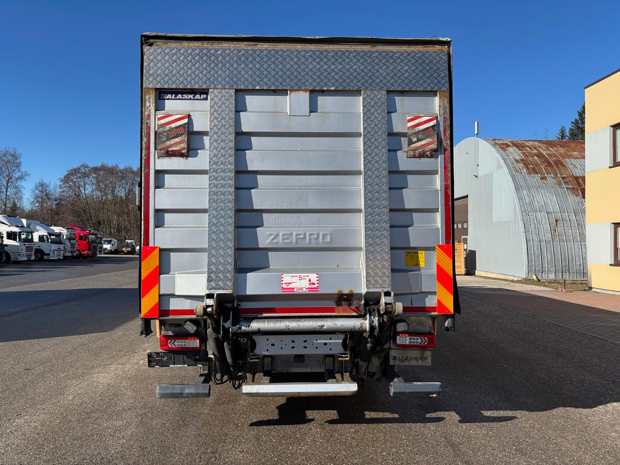 VOLVO FM330 - Camião frigorífico: foto 5 VOLVO FM330 - Camião frigorífico: foto 5