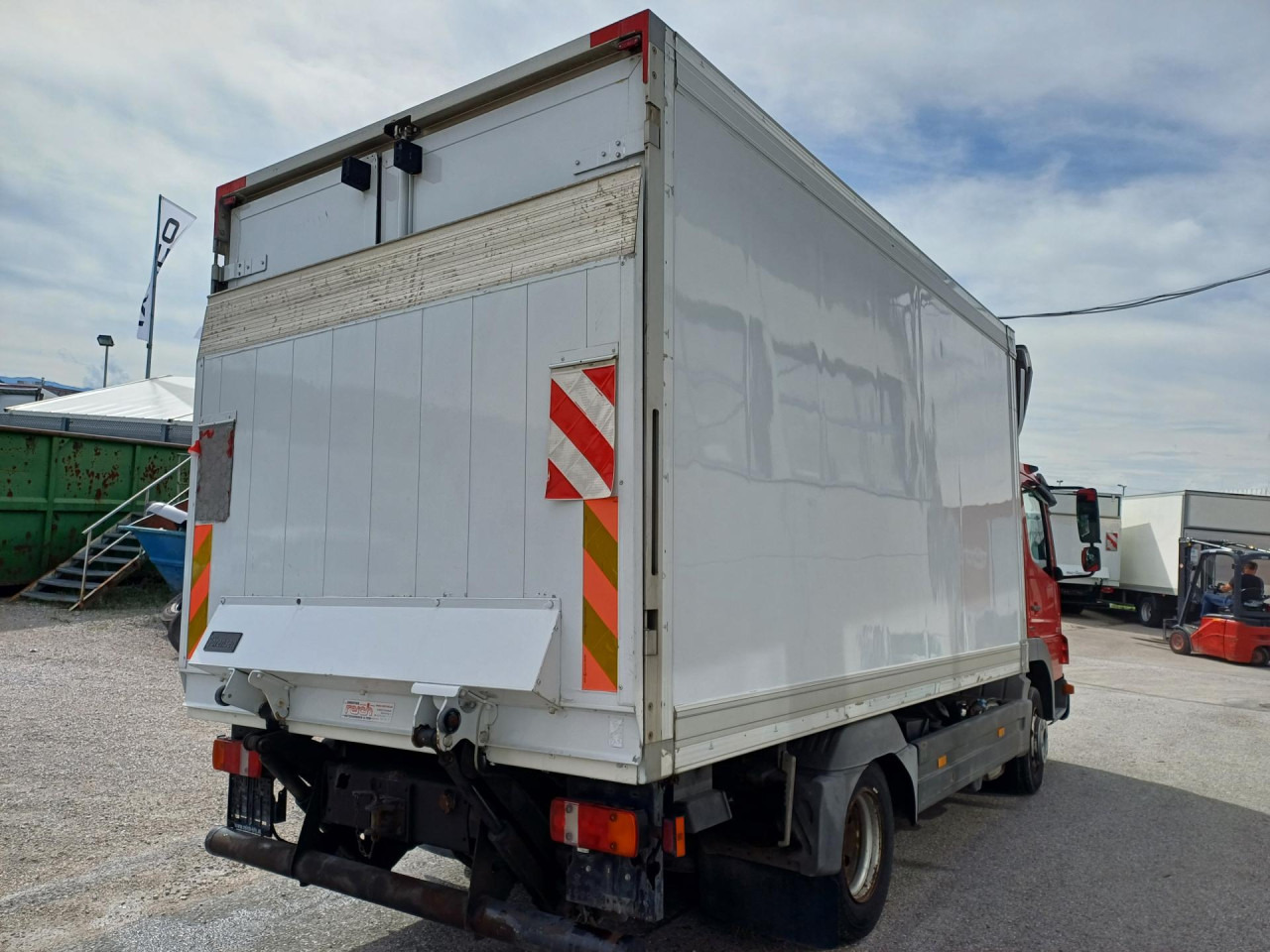 MERCEDES-BENZ 816 Euro5 AHK Luftfeder - Carrinha frigorífica: foto 5 MERCEDES-BENZ 816 Euro5 AHK Luftfeder - Carrinha frigorífica: foto 5