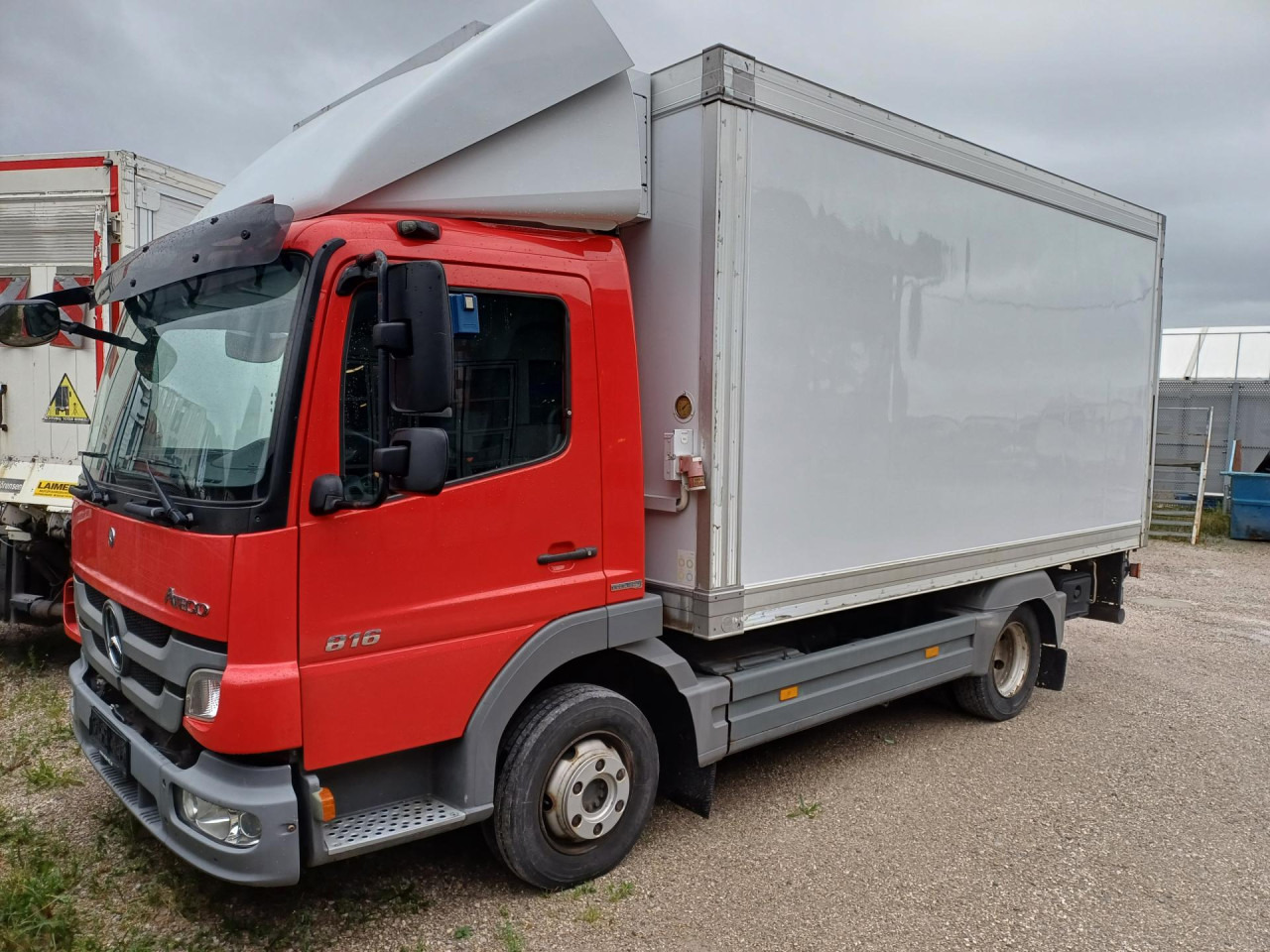MERCEDES-BENZ 816 Euro5 AHK Luftfeder - Carrinha frigorífica: foto 4 MERCEDES-BENZ 816 Euro5 AHK Luftfeder - Carrinha frigorífica: foto 4