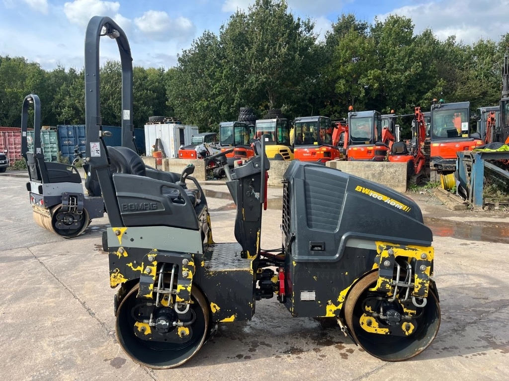 Bomag BW 100 AD M-5 - Compactador de asfalto: foto 1 Bomag BW 100 AD M-5 - Compactador de asfalto: foto 1