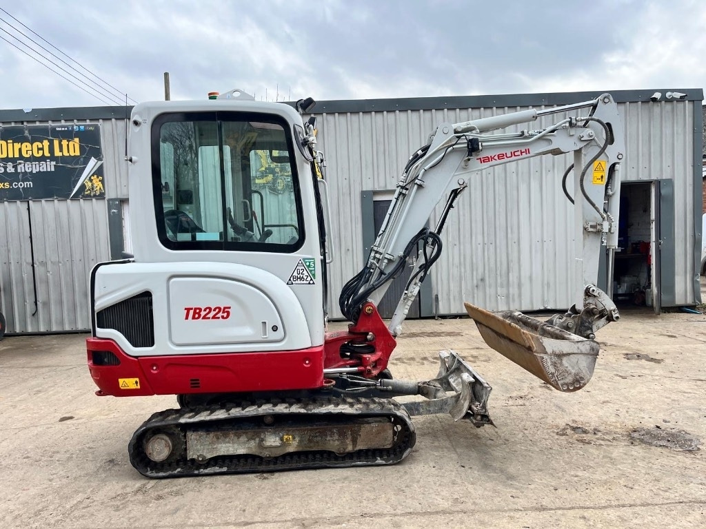 Takeuchi TB 225 - Mini escavadeira: foto 1 Takeuchi TB 225 - Mini escavadeira: foto 1