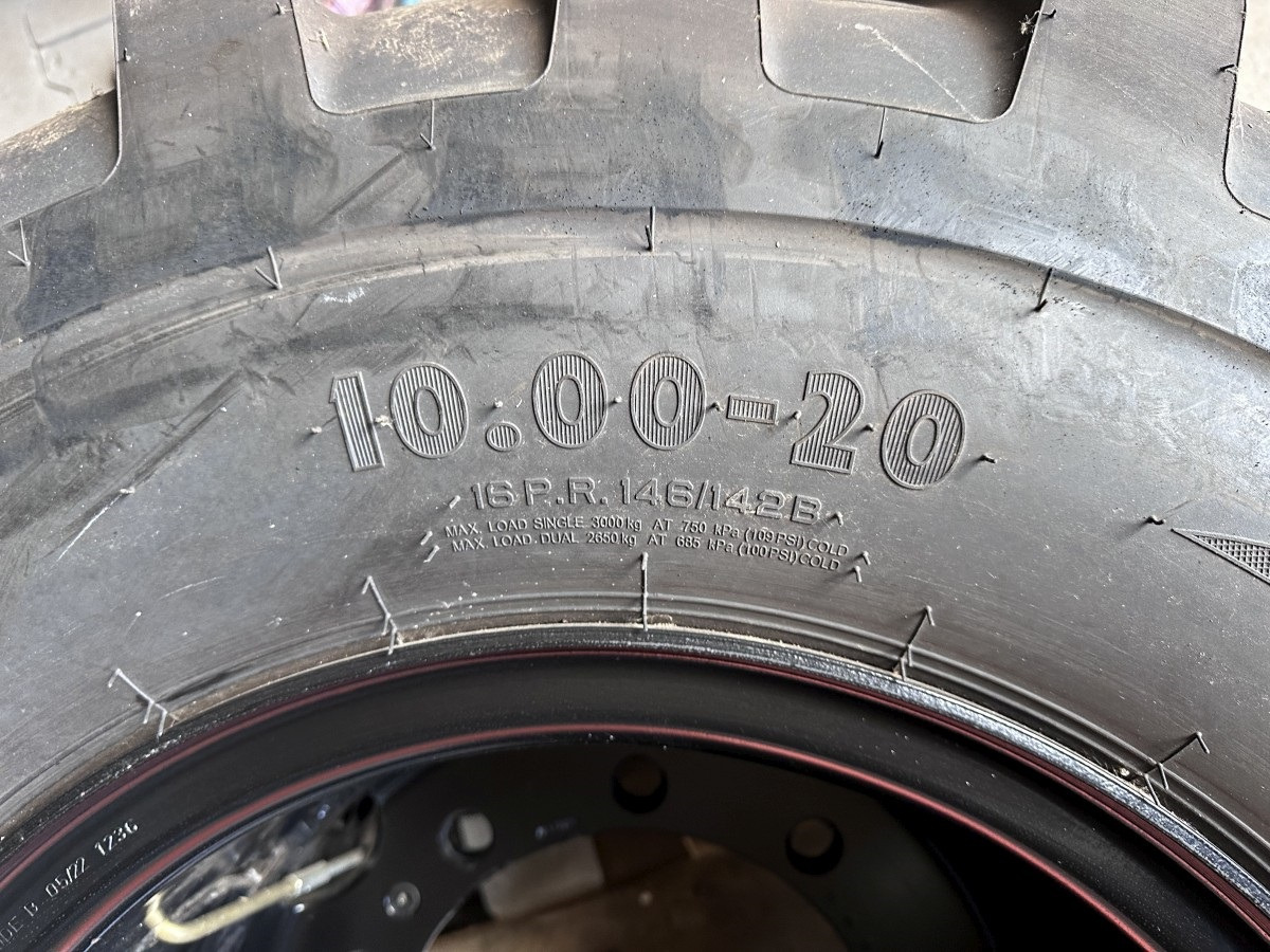 Apollo 10.00 - 20 Apollo Kompletträder - Complet tires - Pneu por Escavadeira de rodas: foto 5 Apollo 10.00 - 20 Apollo Kompletträder - Complet tires - Pneu por Escavadeira de rodas: foto 5