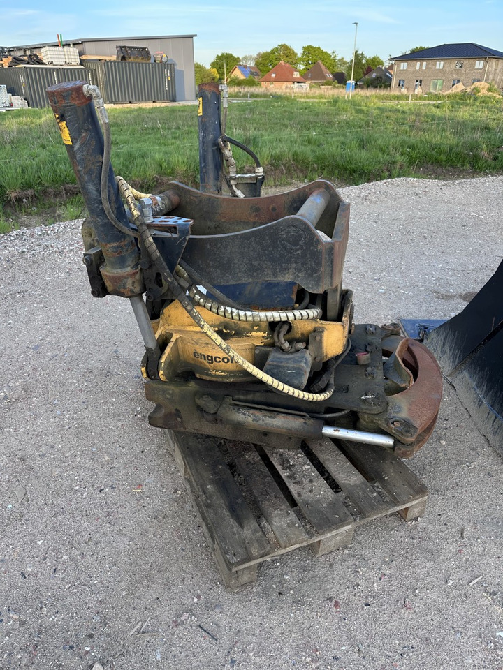 ENGCON EC 30 - S80 GR30 -S80 - SVAB Engcon Rototilt - Tiltrotator - Tiltrotator: foto 1 ENGCON EC 30 - S80 GR30 -S80 - SVAB Engcon Rototilt - Tiltrotator - Tiltrotator: foto 1
