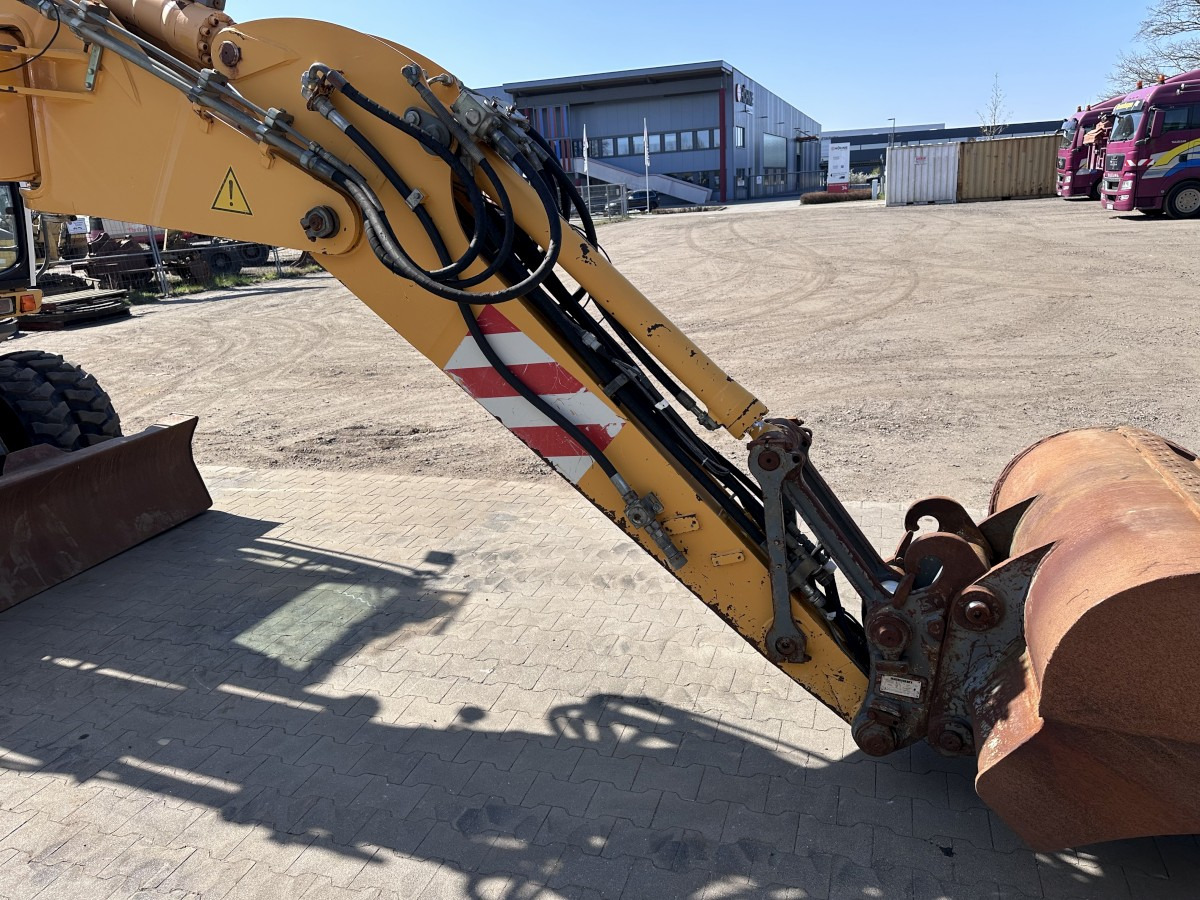 Escavadeira de rodas LIEBHERR A 314 All hydr. lines SW 33- 30 Km/h: foto 39