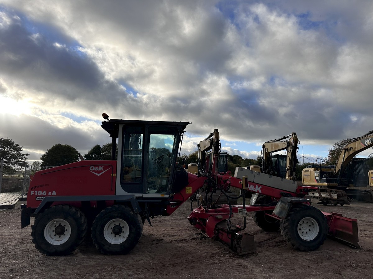 NEW HOLLAND F 106.5 - 6x6 Laser Topcon- Klima Cummins 6 Zyl. - Motoniveladora: foto 2 NEW HOLLAND F 106.5 - 6x6 Laser Topcon- Klima Cummins 6 Zyl. - Motoniveladora: foto 2