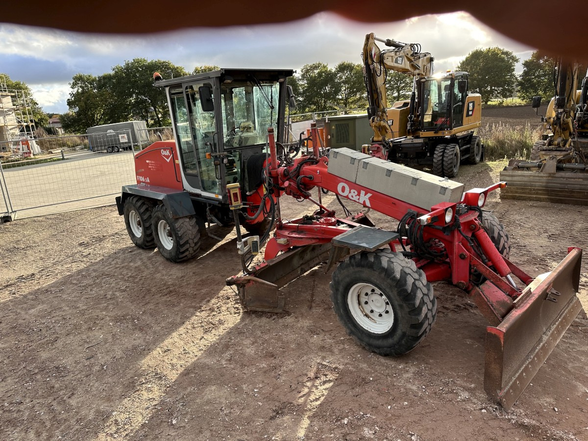 NEW HOLLAND F 106.5 - 6x6 Laser Topcon- Klima Cummins 6 Zyl. - Motoniveladora: foto 4 NEW HOLLAND F 106.5 - 6x6 Laser Topcon- Klima Cummins 6 Zyl. - Motoniveladora: foto 4