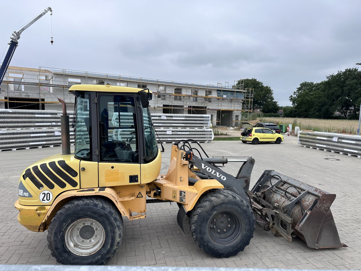 VOLVO L 30 B PRO 3er Kreis Klappschaufel+Palettengabel - Pá carregadora de rodas: foto 2 VOLVO L 30 B PRO 3er Kreis Klappschaufel+Palettengabel - Pá carregadora de rodas: foto 2
