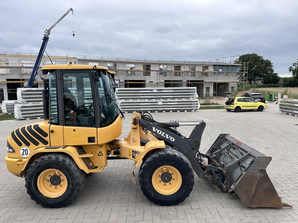 VOLVO L 30 B PRO 3er Kreis Klappschaufel+Palettengabel - Pá carregadora de rodas: foto 2 VOLVO L 30 B PRO 3er Kreis Klappschaufel+Palettengabel - Pá carregadora de rodas: foto 2