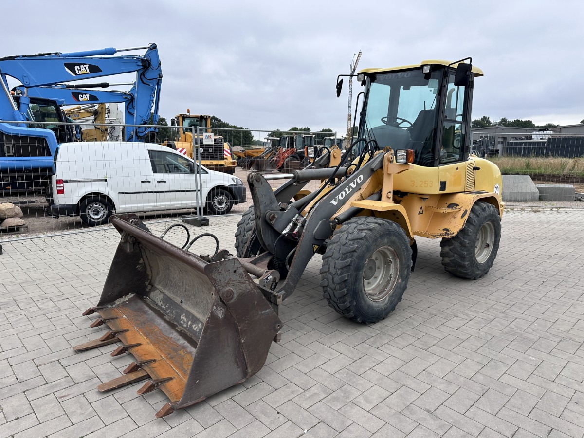 VOLVO L 30 B PRO 3er Kreis Klappschaufel+Palettengabel - Pá carregadora de rodas: foto 3 VOLVO L 30 B PRO 3er Kreis Klappschaufel+Palettengabel - Pá carregadora de rodas: foto 3