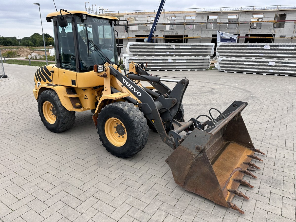 VOLVO L 30 B PRO 3er Kreis Klappschaufel+Palettengabel - Pá carregadora de rodas: foto 4 VOLVO L 30 B PRO 3er Kreis Klappschaufel+Palettengabel - Pá carregadora de rodas: foto 4