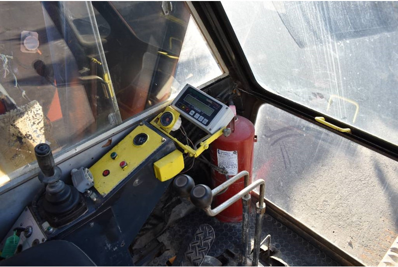 Guindaste sobre esteiras Hitachi KH 230-3: foto 11