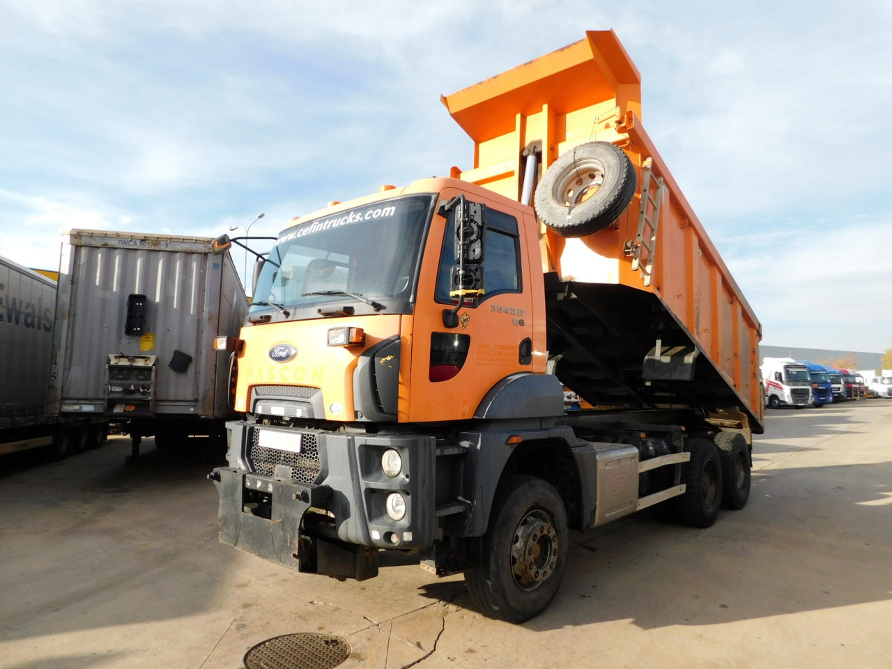 Ford 3542d 6x4 dcab e6 16s2230 - Camião basculante: foto 1 Ford 3542d 6x4 dcab e6 16s2230 - Camião basculante: foto 1