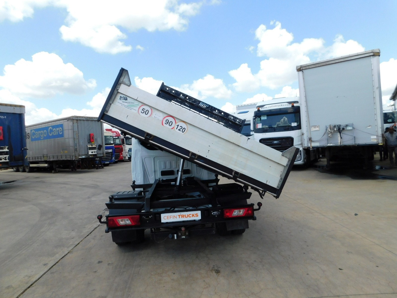 Ford Transit - Carrinha basculante: foto 3 Ford Transit - Carrinha basculante: foto 3