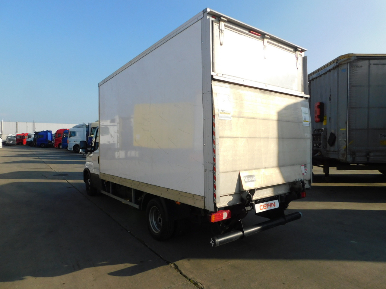 Iveco 35c16h30 - Carrinha de contentor: foto 4 Iveco 35c16h30 - Carrinha de contentor: foto 4
