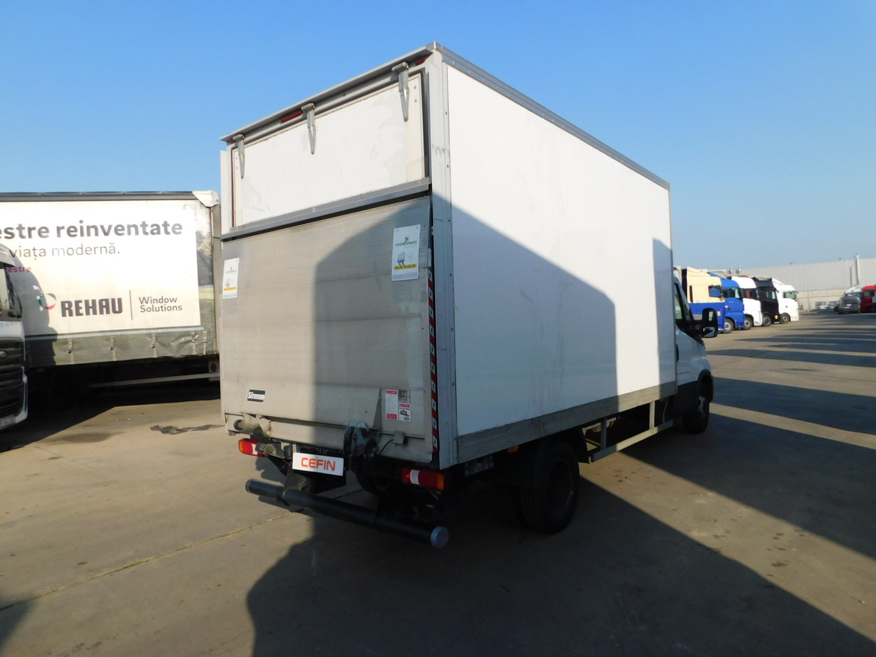 Iveco 35c16h30 - Carrinha de contentor: foto 3 Iveco 35c16h30 - Carrinha de contentor: foto 3