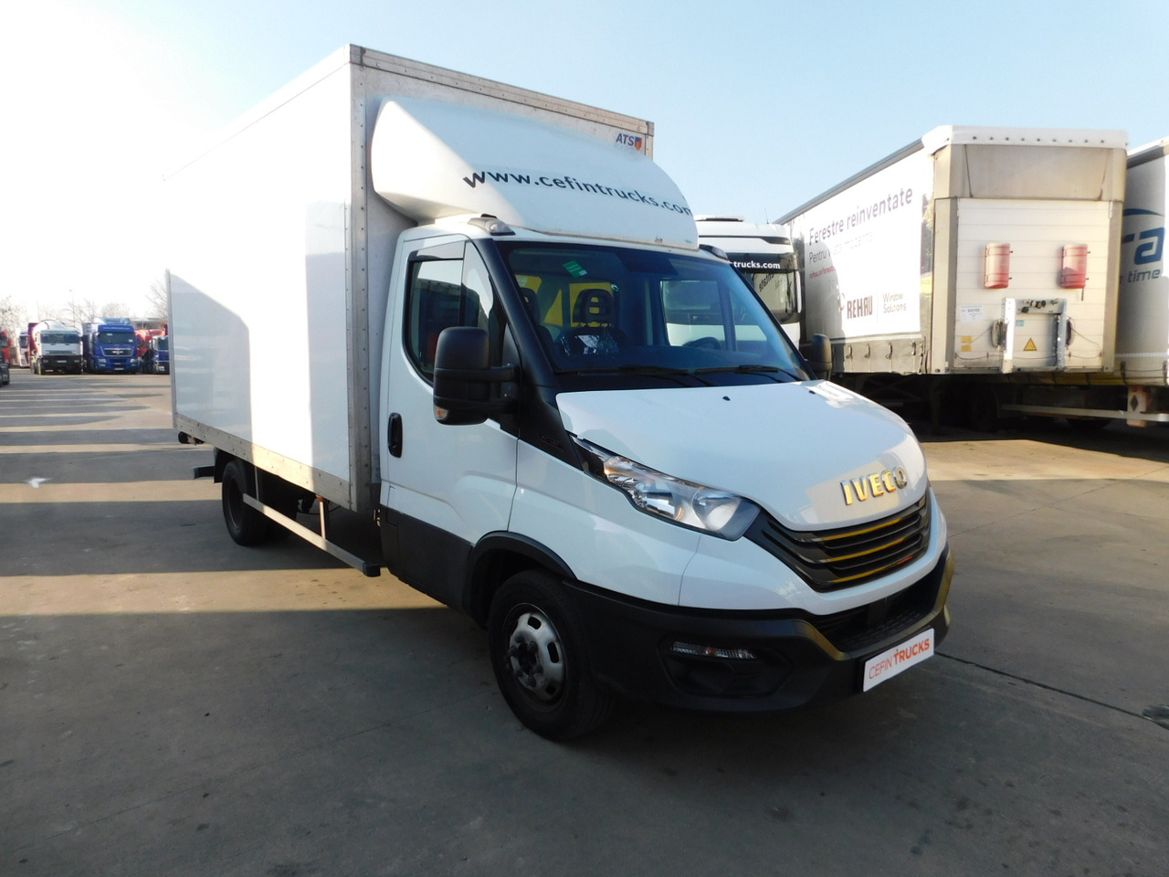 Iveco 35c16h30 - Carrinha de contentor: foto 2 Iveco 35c16h30 - Carrinha de contentor: foto 2